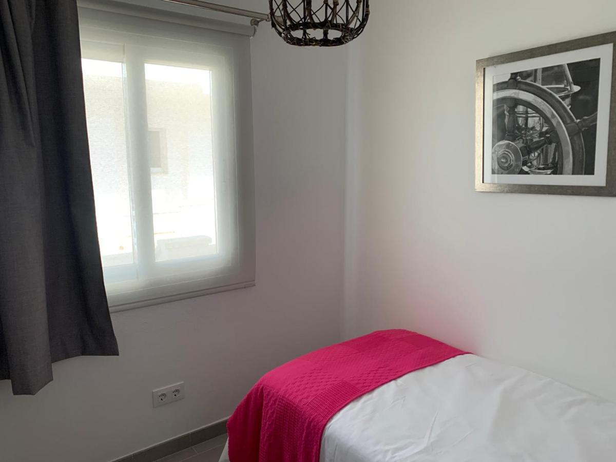 Apartamento En Playa Santo Tomas Es Migjorn Gran Екстериор снимка