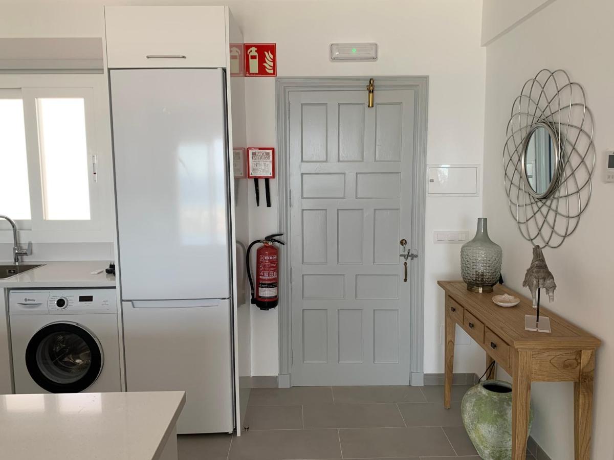 Apartamento En Playa Santo Tomas Es Migjorn Gran Екстериор снимка