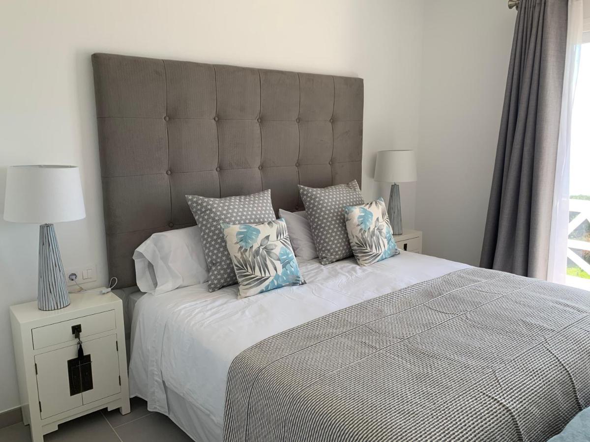 Apartamento En Playa Santo Tomas Es Migjorn Gran Екстериор снимка